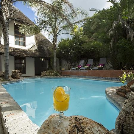 Out Of Africa Guesthouse โอชิวารองโก ภายนอก รูปภาพ