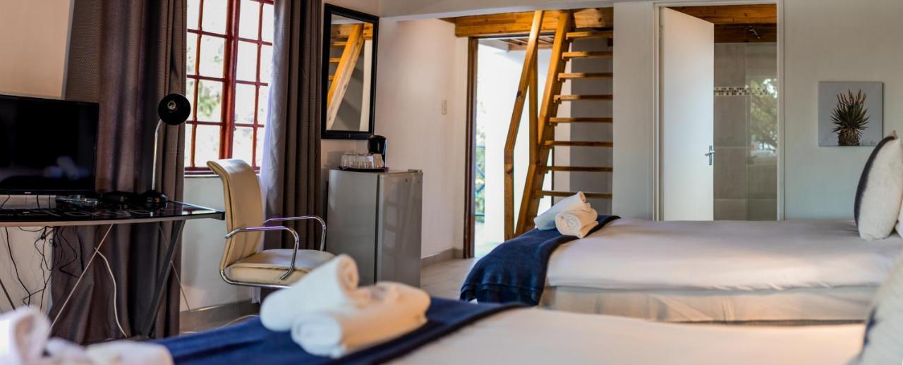 Out Of Africa Guesthouse โอชิวารองโก ภายนอก รูปภาพ