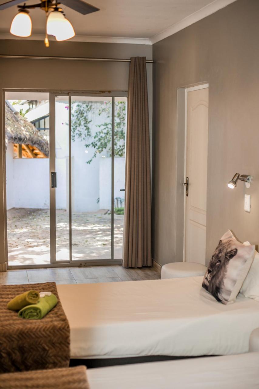 Out Of Africa Guesthouse โอชิวารองโก ภายนอก รูปภาพ
