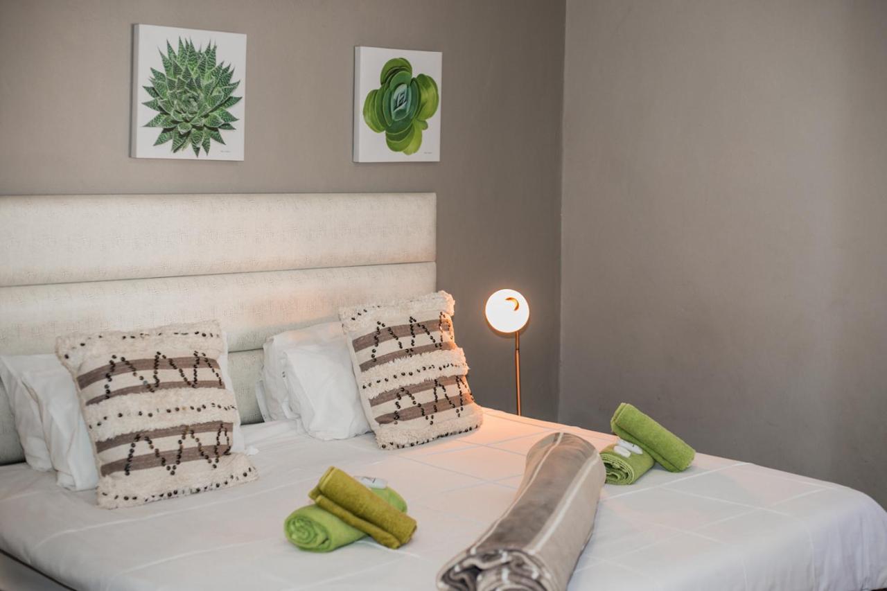 Out Of Africa Guesthouse โอชิวารองโก ภายนอก รูปภาพ